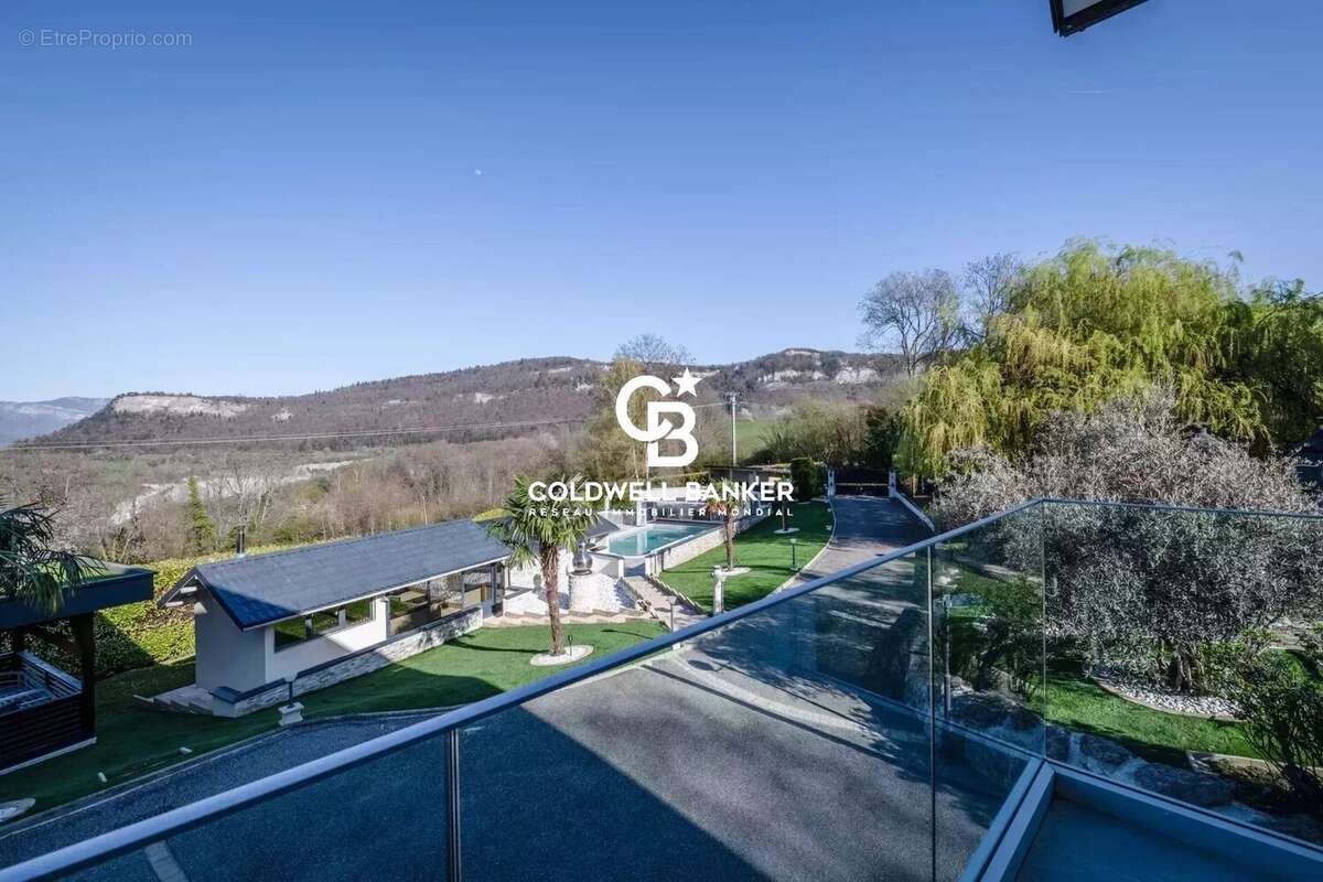 Maison à MONTAGNOLE