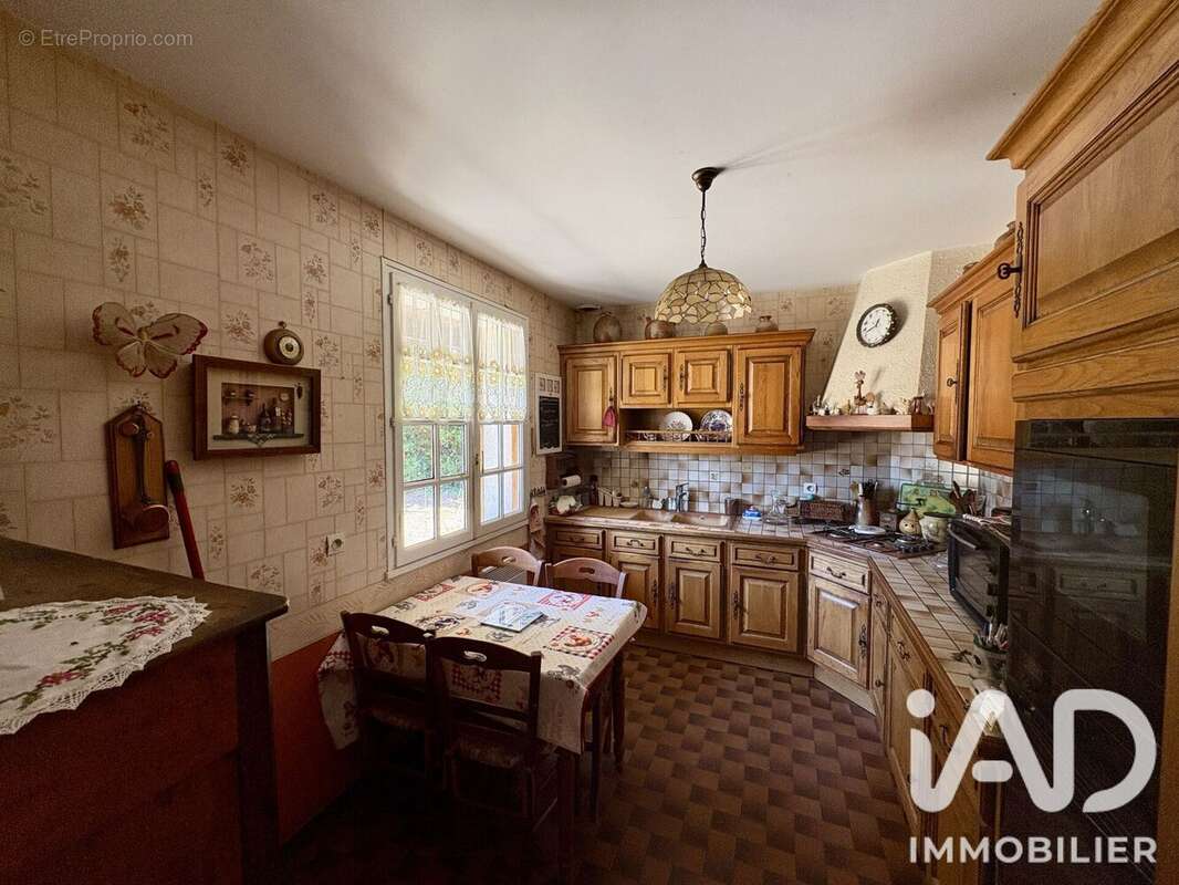 Maison 125 m² à Neuille-Le-Lierre  - photo 6