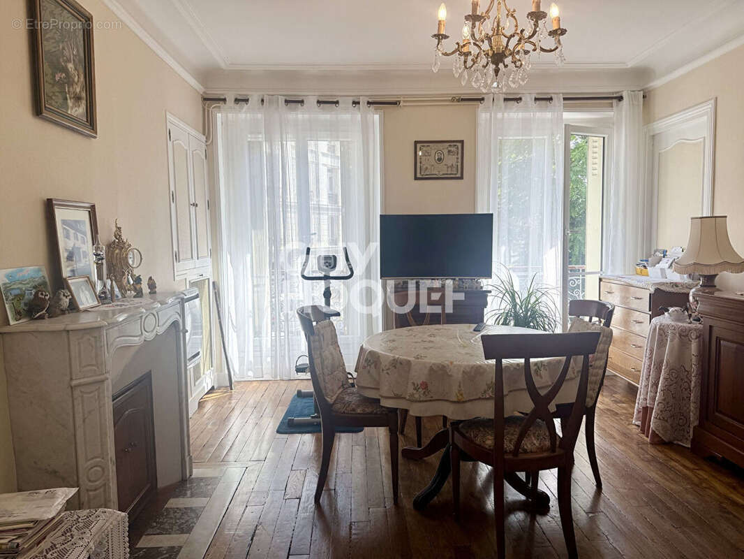 Appartement à PARIS-10E