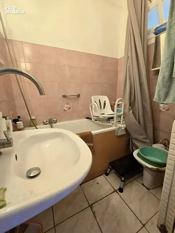 Proche Libération 2 et 3 Pièces à rénover vues panoramiques - photo 44