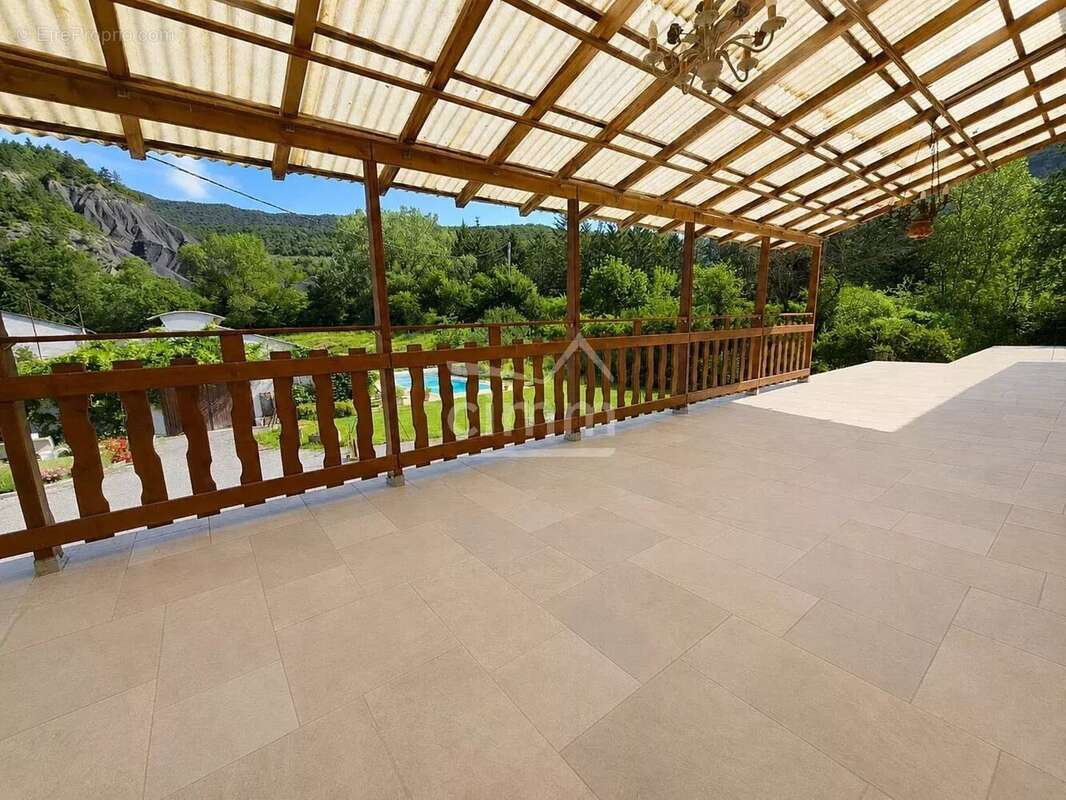 FR : Exceptionnel Domaine de 6 Hectares aux Multiples Potentiels - photo 6