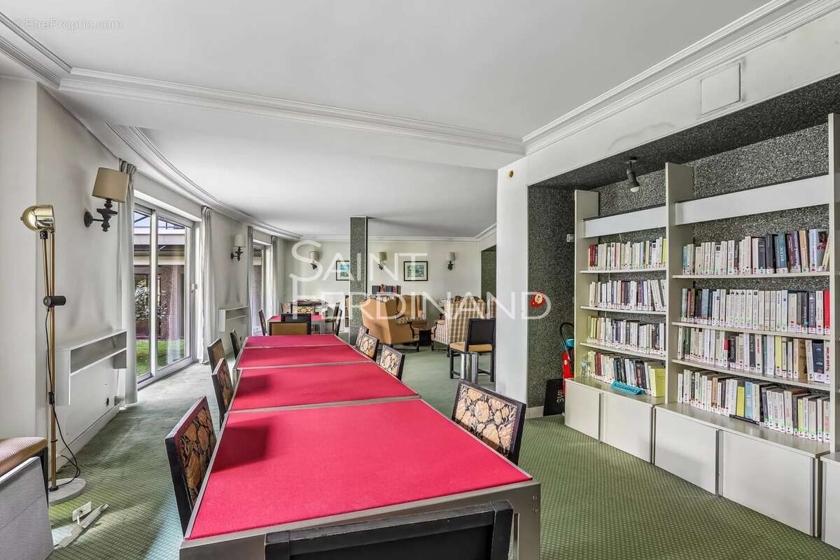 Neuilly Mairie - photo 9
