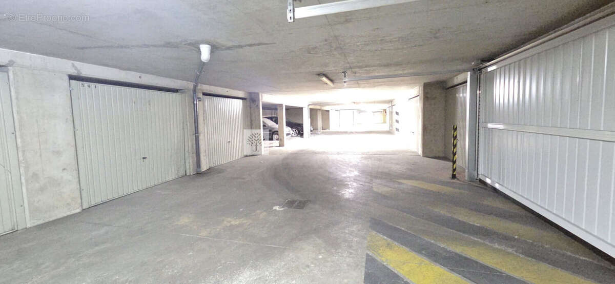 Parking Arnouville 1 pièce(s) - photo 2