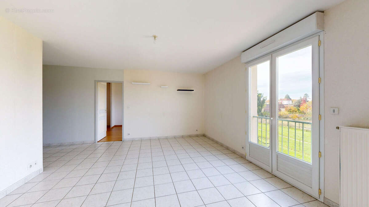 Appartement à YZEURE