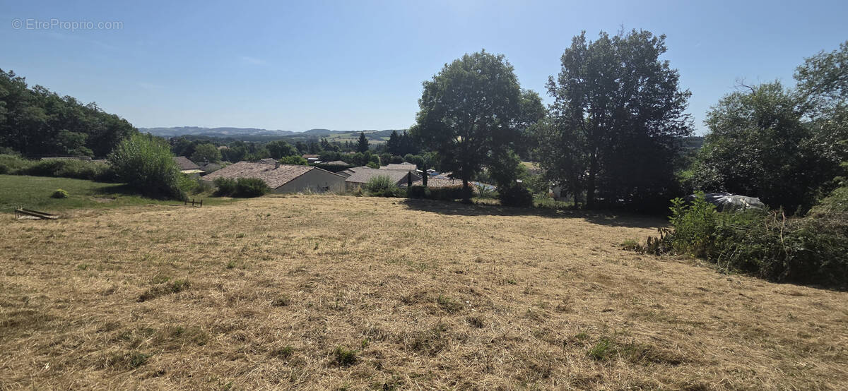 Terrain à ALBOUSSIERE