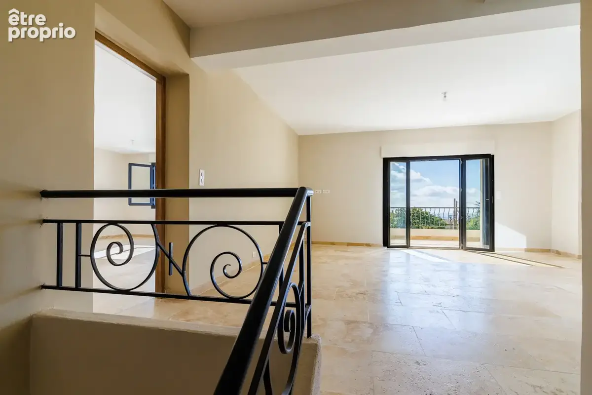 Maison entièrement rénovée avec piscine, à 200 m du village - photo 16