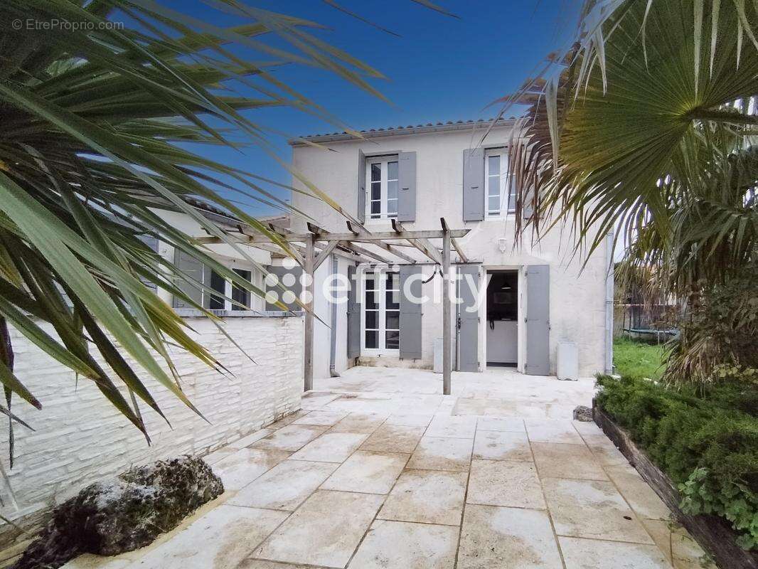 Maison à CROIX-CHAPEAU