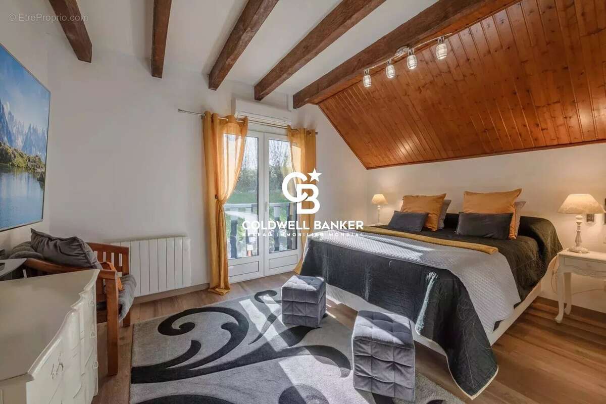 Maison à MONTAGNOLE