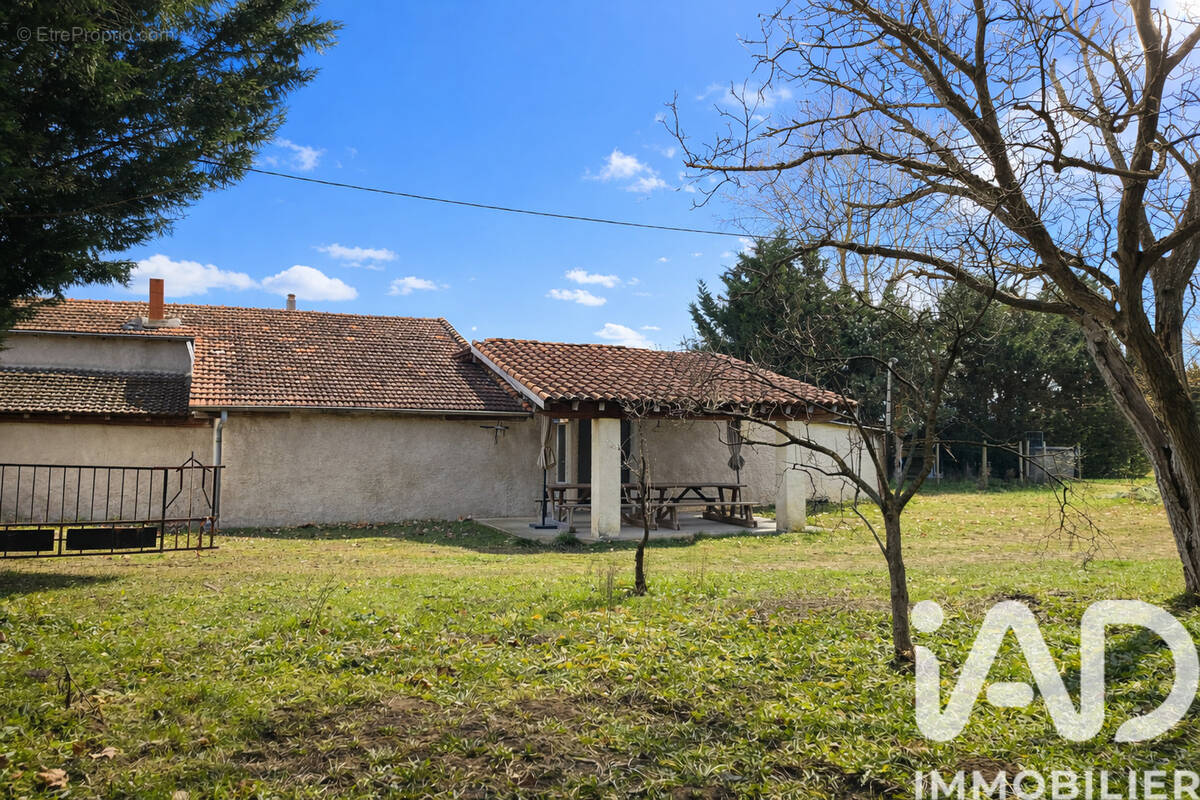 Photo 1 - Maison à SAINT-ETIENNE-LE-MOLARD