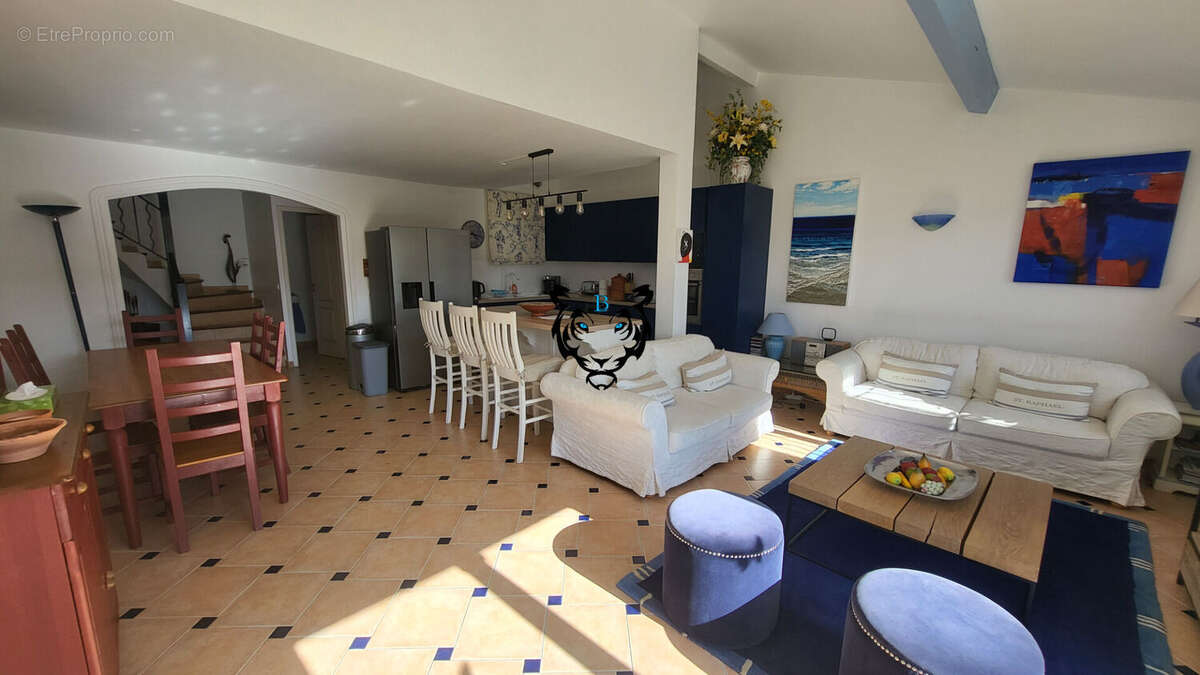 Maison à ROQUEBRUNE-SUR-ARGENS