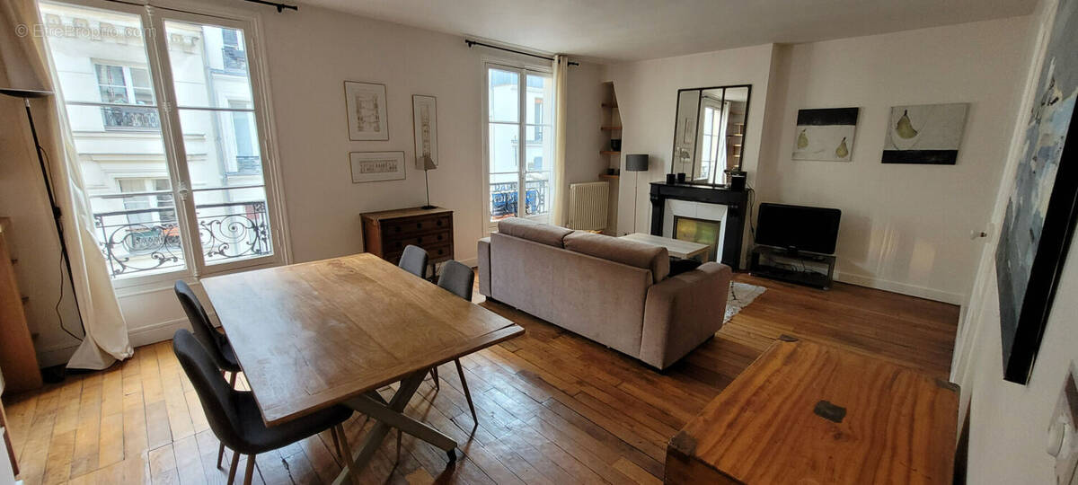 Appartement à PARIS-2E
