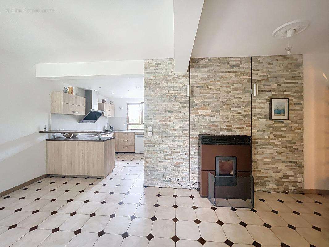Maison 150 m² à Jouars-Pontchartrain  - photo 3