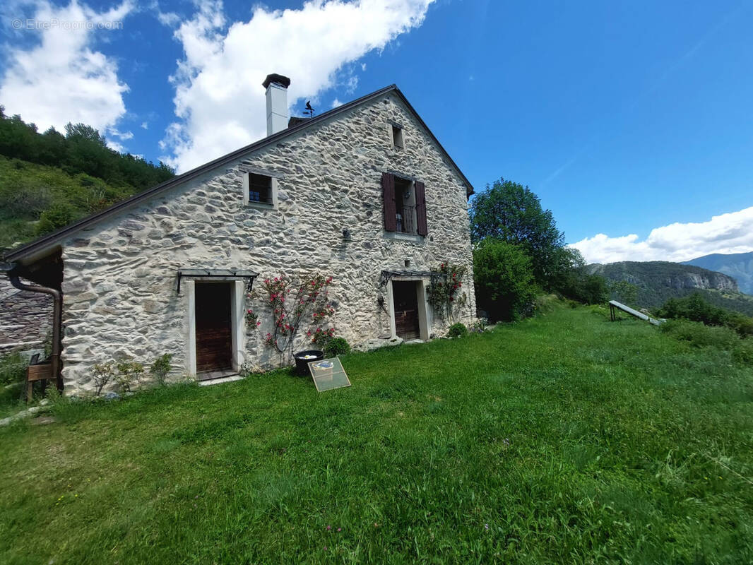 Maison à FONTAN