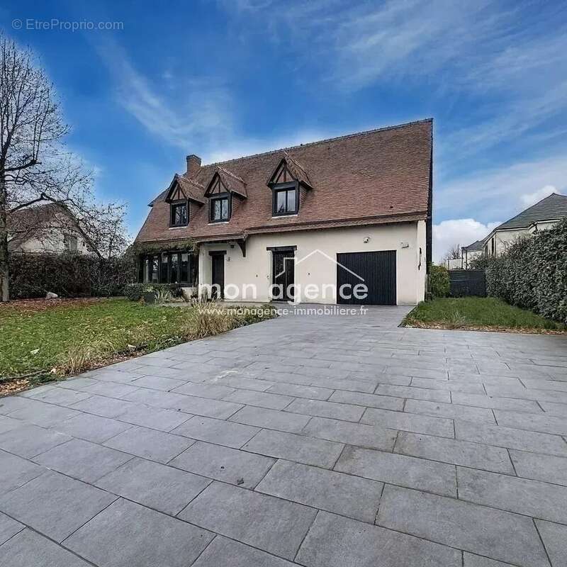 Maison à LE MESNIL-ESNARD