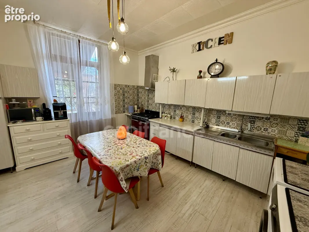  CHAMPDENIERS – Maison de 123 m² au cœur du bourg, 3 chambres, jardin et garage - photo 4