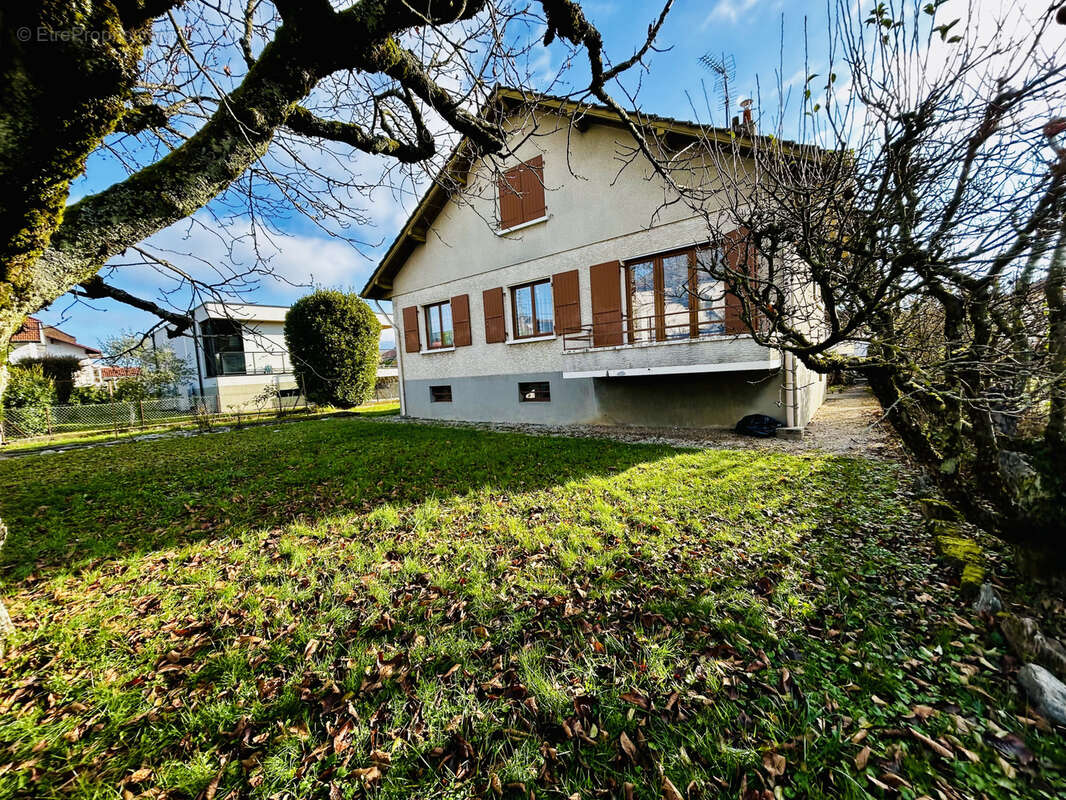 Maison à VILLE-LA-GRAND