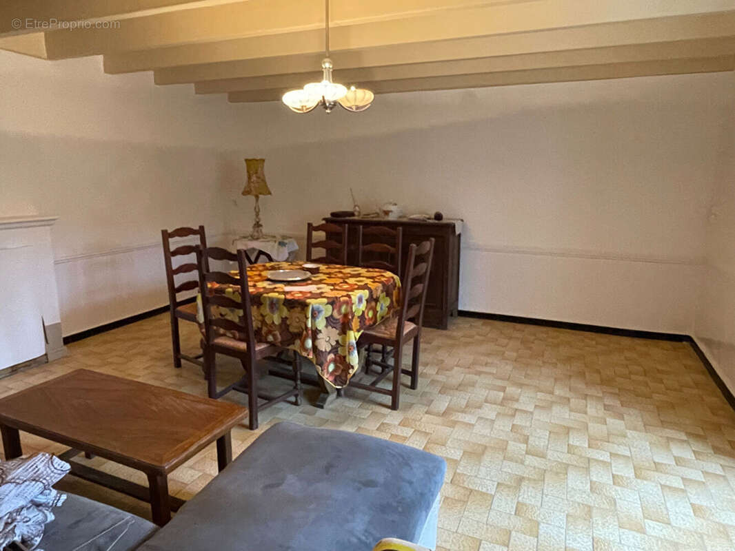 Maison à ANGLES-SUR-L&#039;ANGLIN