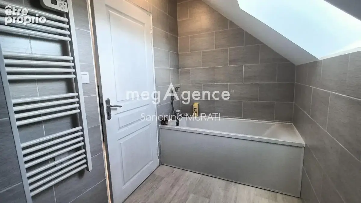 Gesvres - pavillon de 113 m² - 4 chambres - photo 15