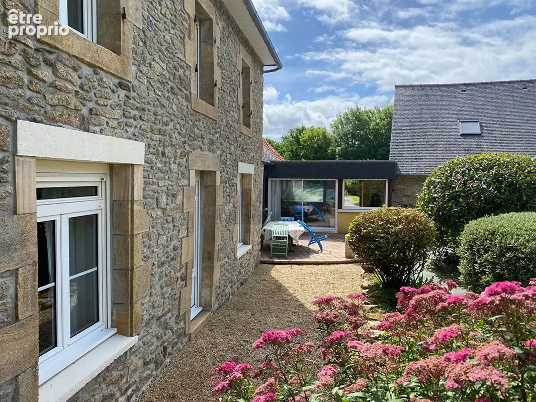Maison en pierres t10 a vendre sur saint-divy - photo 2