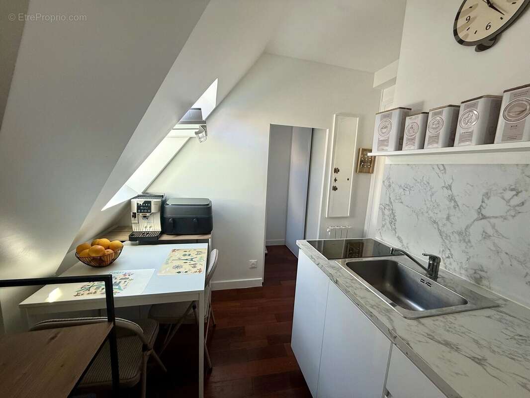 Appartement à PARIS-8E