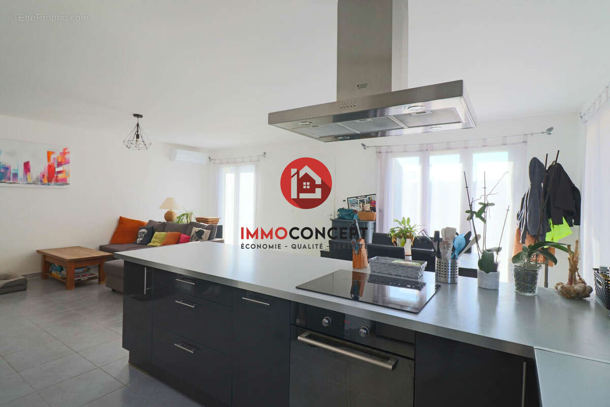 Maison à LAUDUN-L&#039;ARDOISE