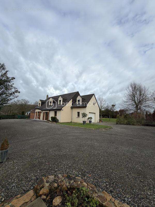 Maison à CHATEAUNEUF-SUR-SARTHE
