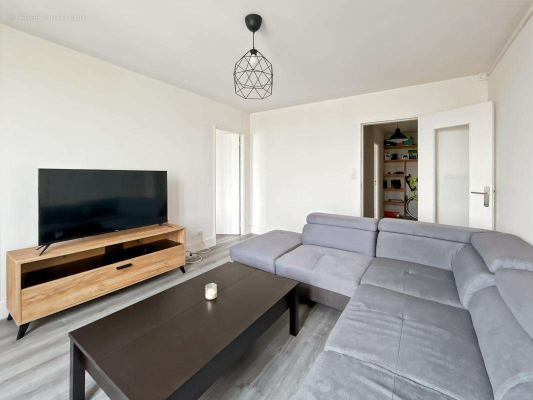 Appartement à SAINT-JEAN-DE-BRAYE