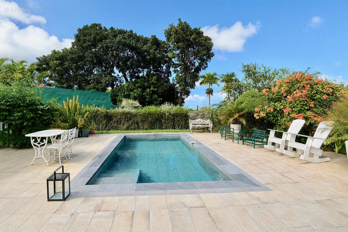 Maison à PETIT-BOURG