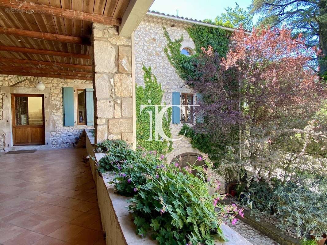 Maison à BARJAC