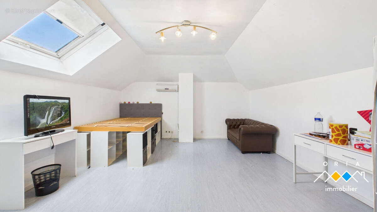 Maison à BEY-SUR-SEILLE