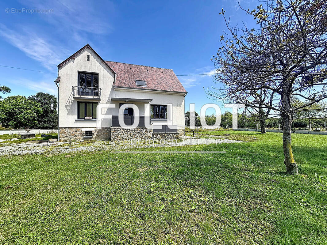 Maison à SAINT-SYMPHORIEN-LE-VALOIS