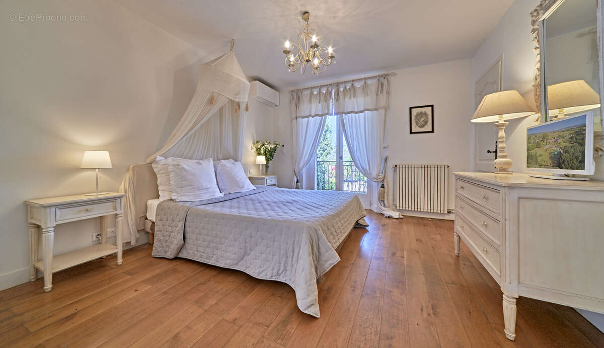 Maison à LA LONDE-LES-MAURES