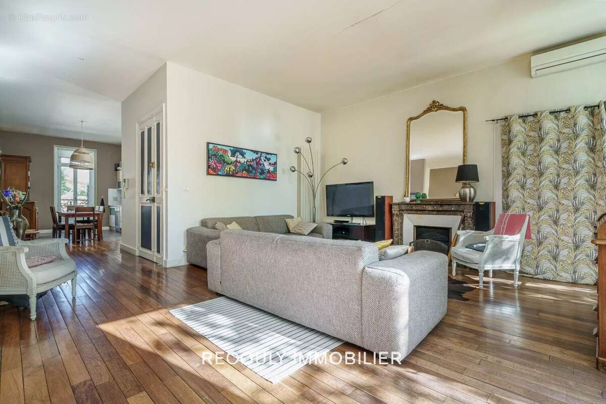 Appartement à MARSEILLE-4E