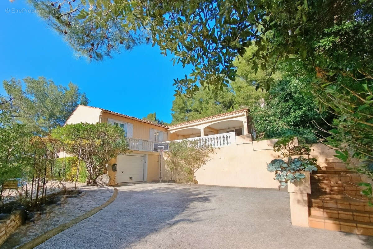 Maison à HYERES