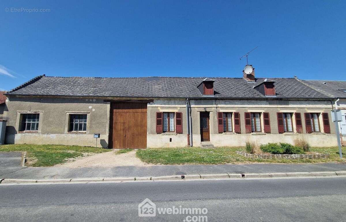 Maison ancienne habitable avec travaux d'une surface habitable de 108 m²