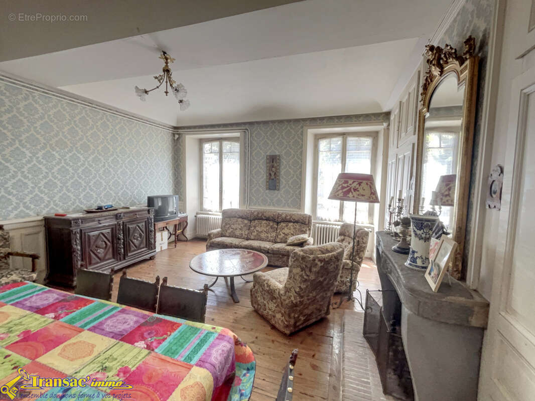 Grande maison de caractère au cœur de Courpière - photo 5