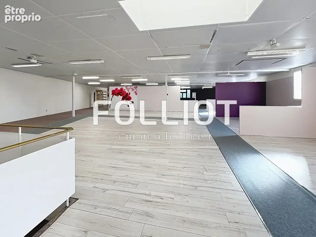 A VENDRE Local commercial de 1890 m² - photo 3