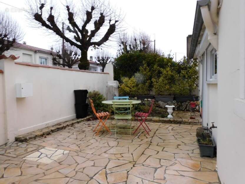 Maison à SAINT-JEAN-D'ANGELY