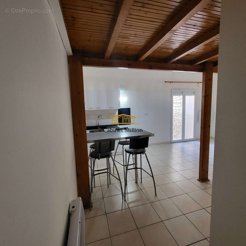 Appartement à COURNONTERRAL