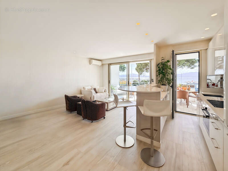 Appartement à vendre 2 pièces CANNES (06) VUE MER PANORAMIQUE - photo 7
