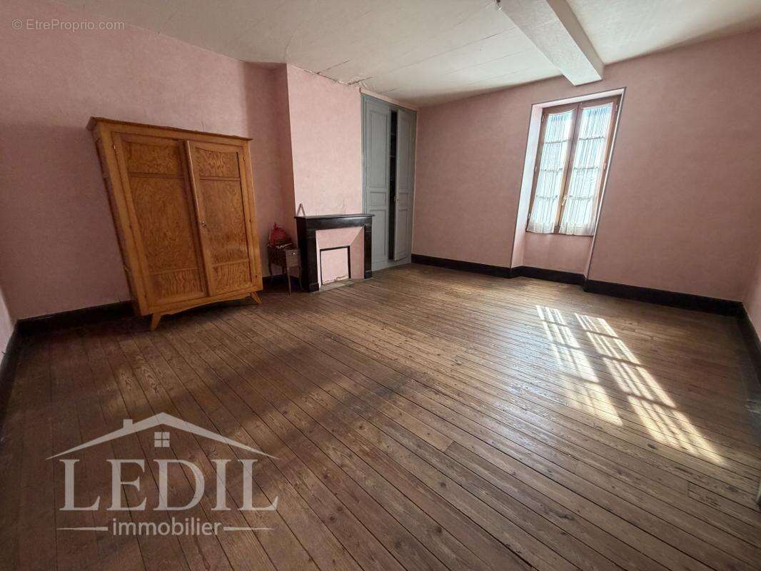 Maison de village avec dépendances et jardin - photo 9