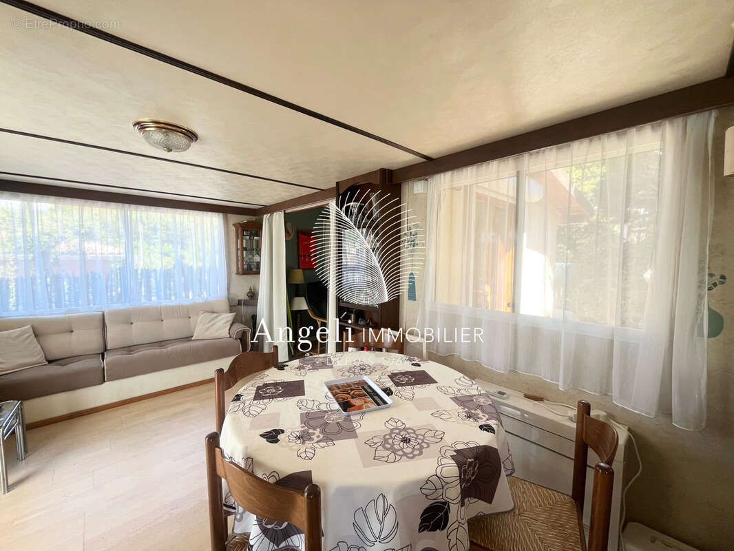 Maison à ROQUEBRUNE-SUR-ARGENS