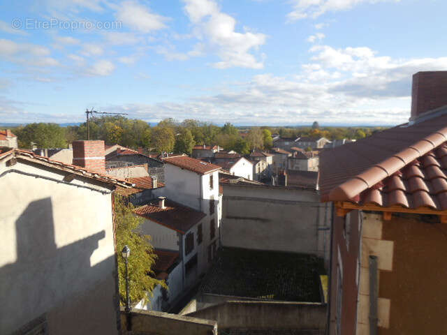 Appartement à MARINGUES