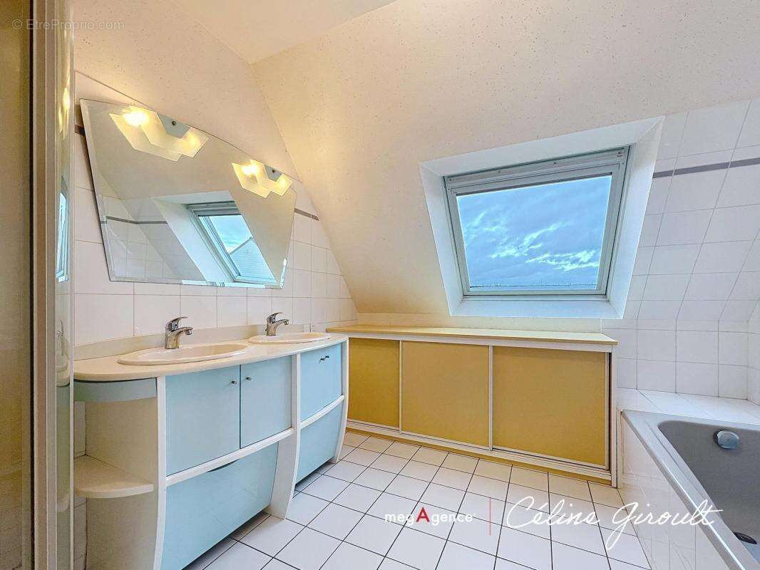 Maison à LE VAL-SAINT-PERE