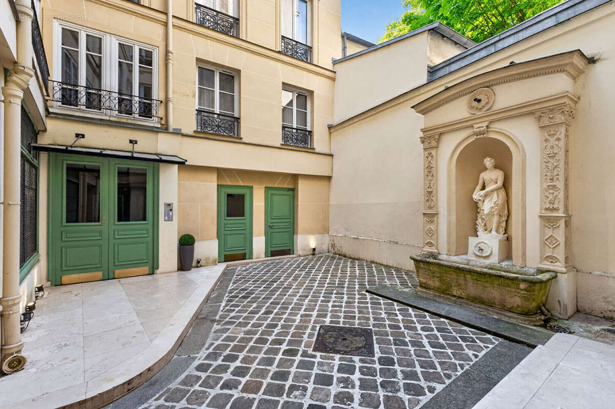 Paris 6eme - rue saint andre des arts - photo 11