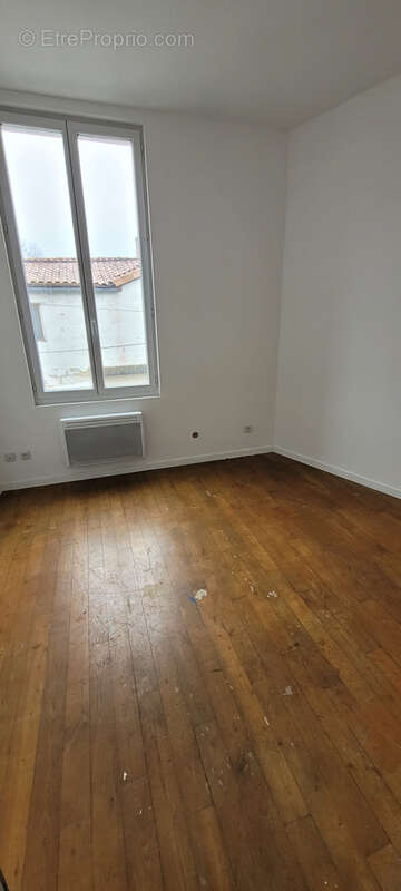 Dordogne secteur Ribérac maison en location rapport 800 € mois  centre maison 4 chambres et petite cour de 30 - photo 4