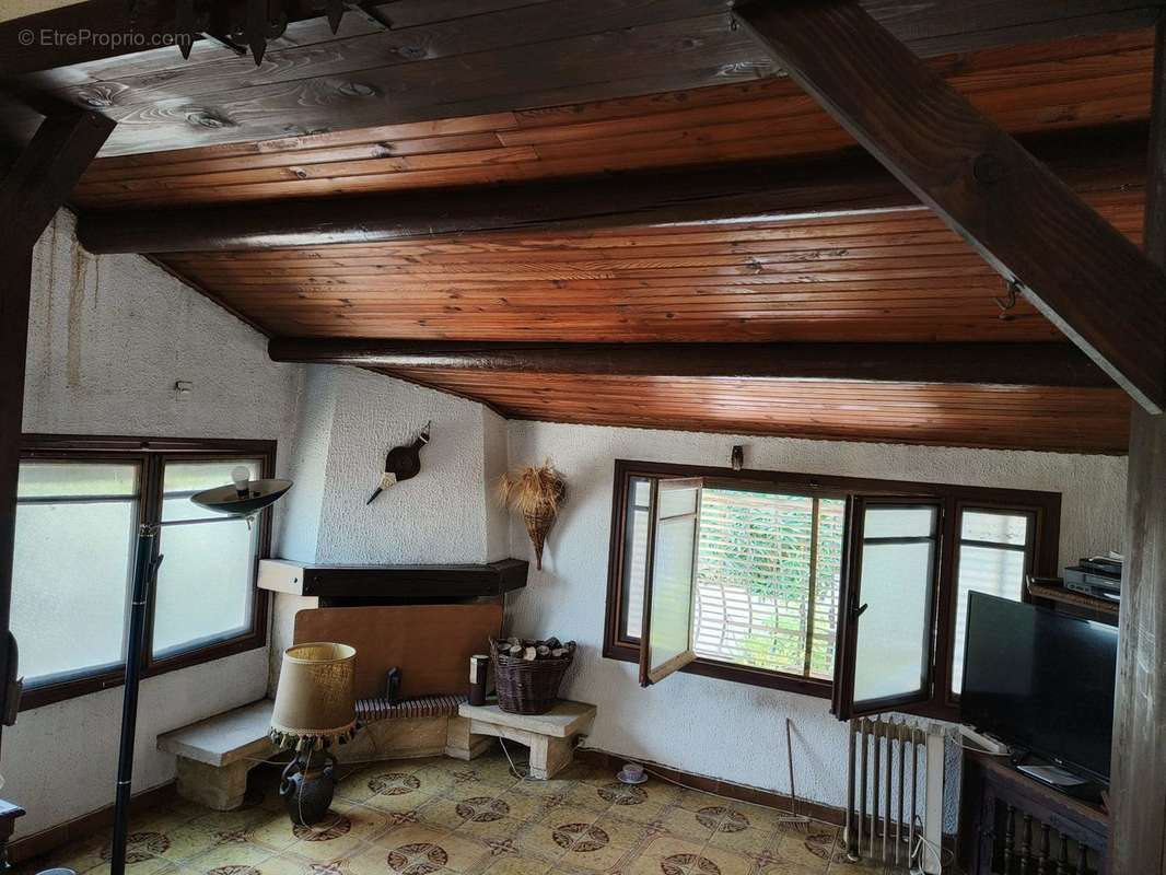 Maison à LE PUY-SAINTE-REPARADE