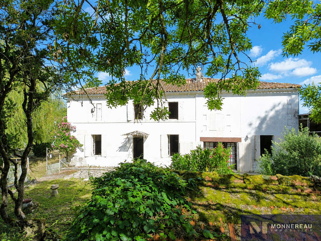 Maison ancienne avec grand jardin et dependances - photo 2
