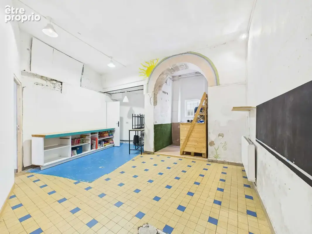 À VENDRE  Local commercial avec fort potentiel en plein centre de Tournon-sur-Rhône - photo 2