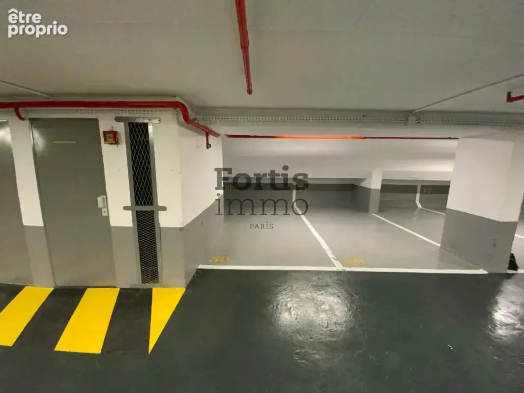 Parking à PARIS-9E